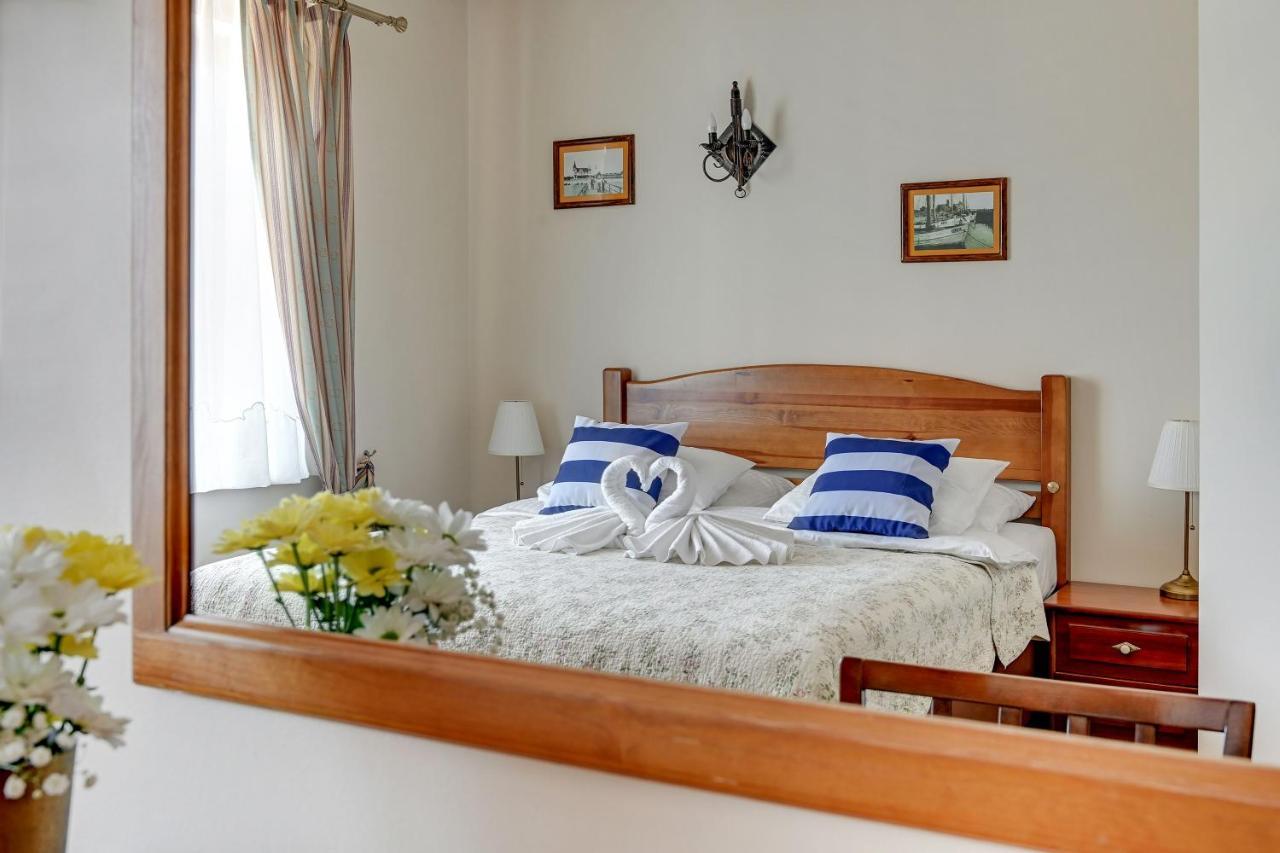 הל Villa & Restaurant Admiral Nelson מראה חיצוני תמונה