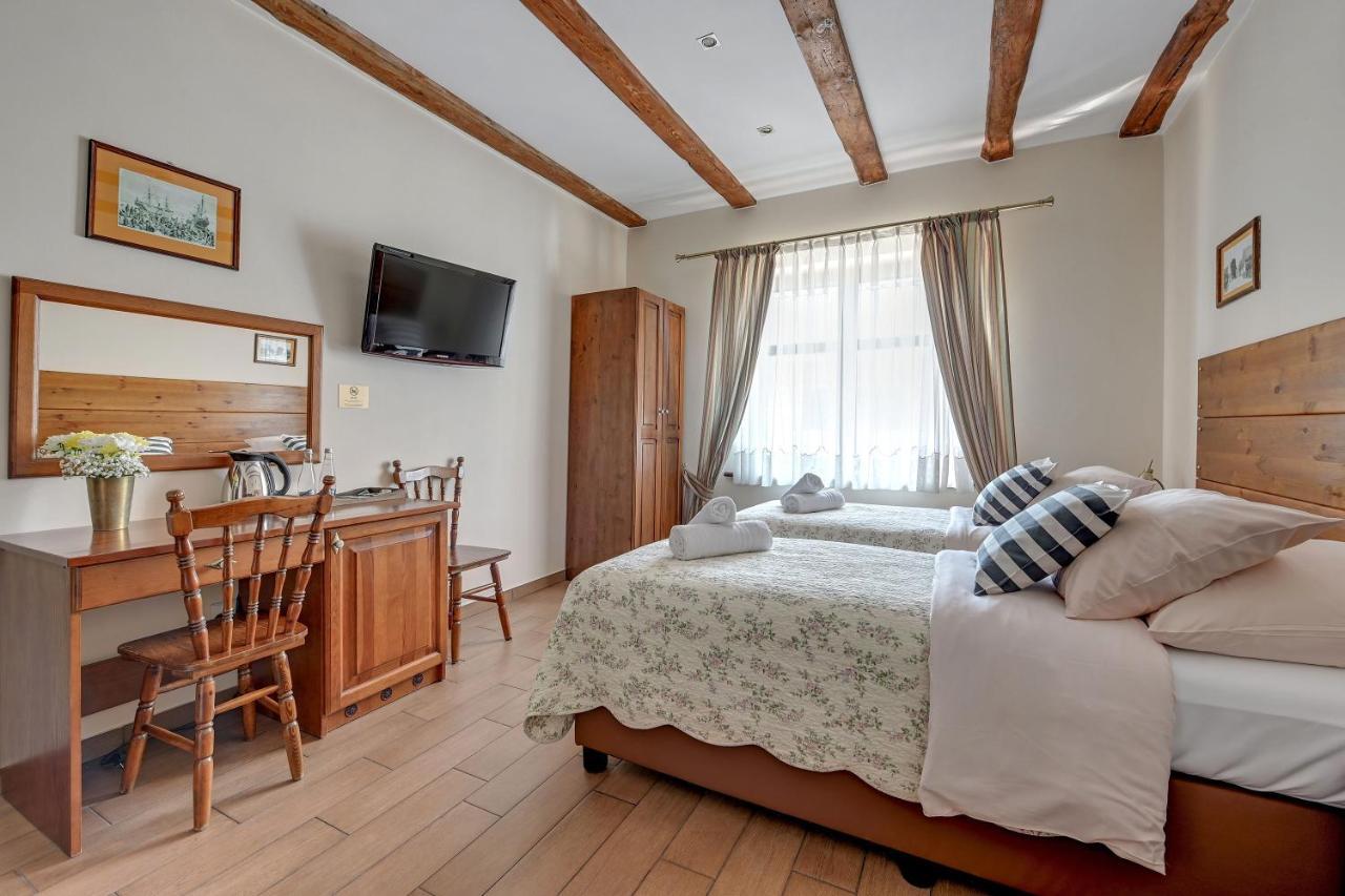 הל Villa & Restaurant Admiral Nelson מראה חיצוני תמונה