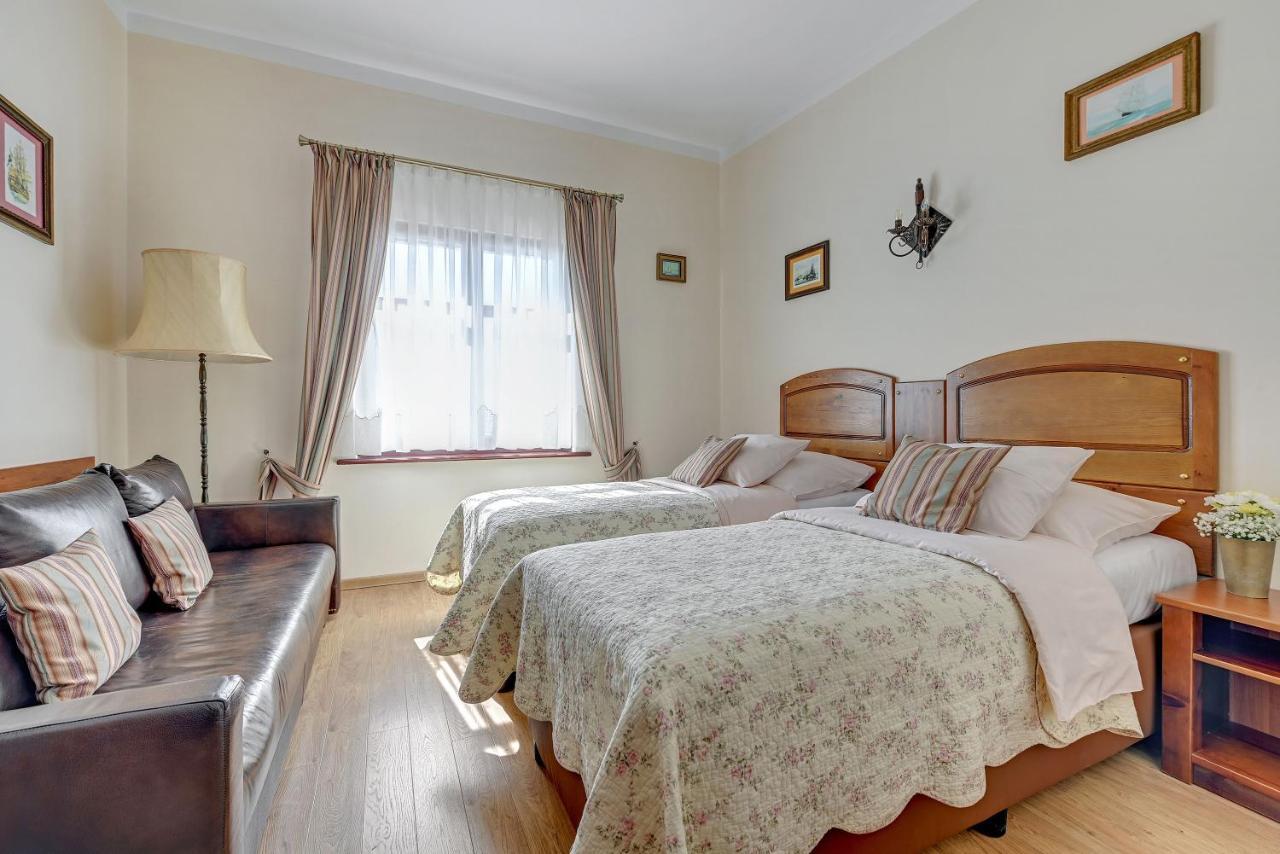 הל Villa & Restaurant Admiral Nelson מראה חיצוני תמונה