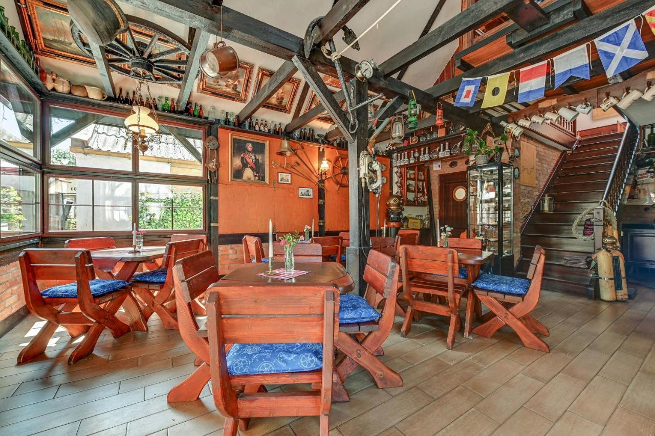הל Villa & Restaurant Admiral Nelson מראה חיצוני תמונה