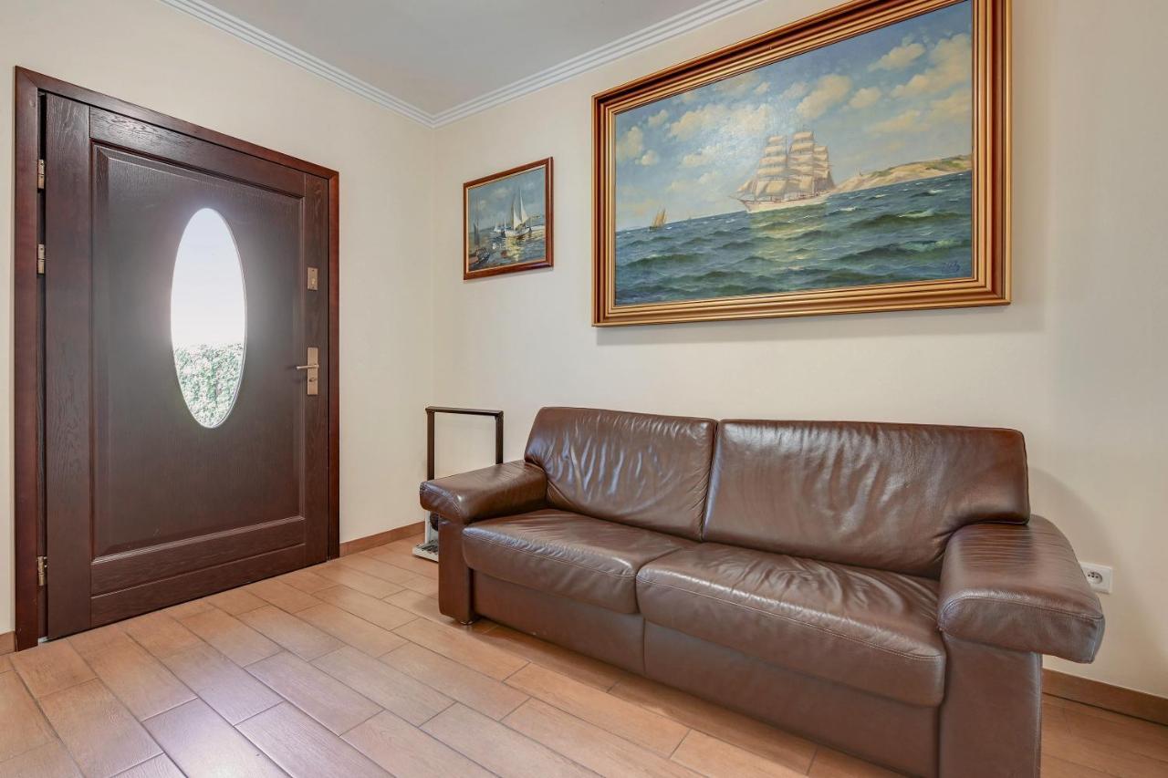 הל Villa & Restaurant Admiral Nelson מראה חיצוני תמונה