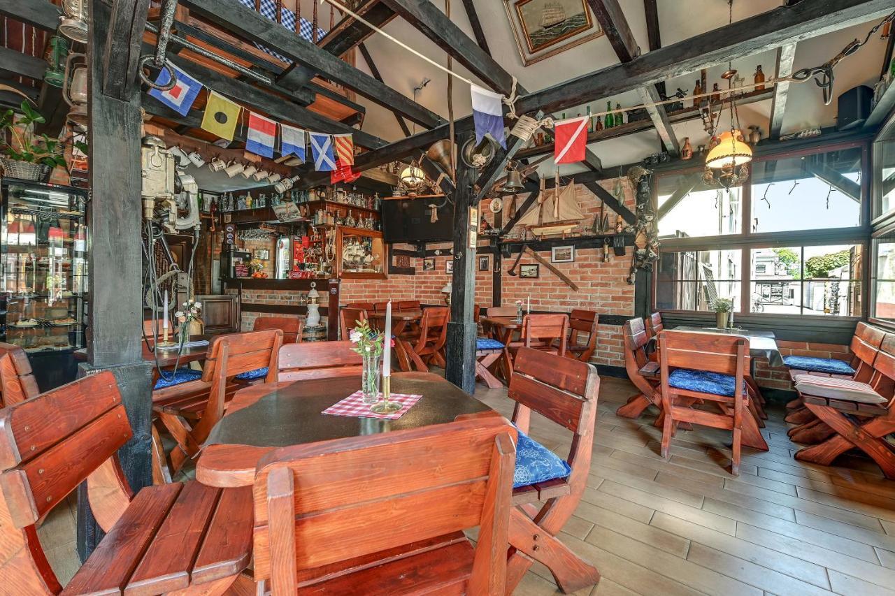 הל Villa & Restaurant Admiral Nelson מראה חיצוני תמונה