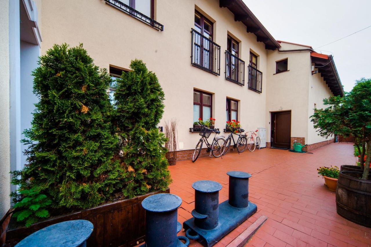 הל Villa & Restaurant Admiral Nelson מראה חיצוני תמונה