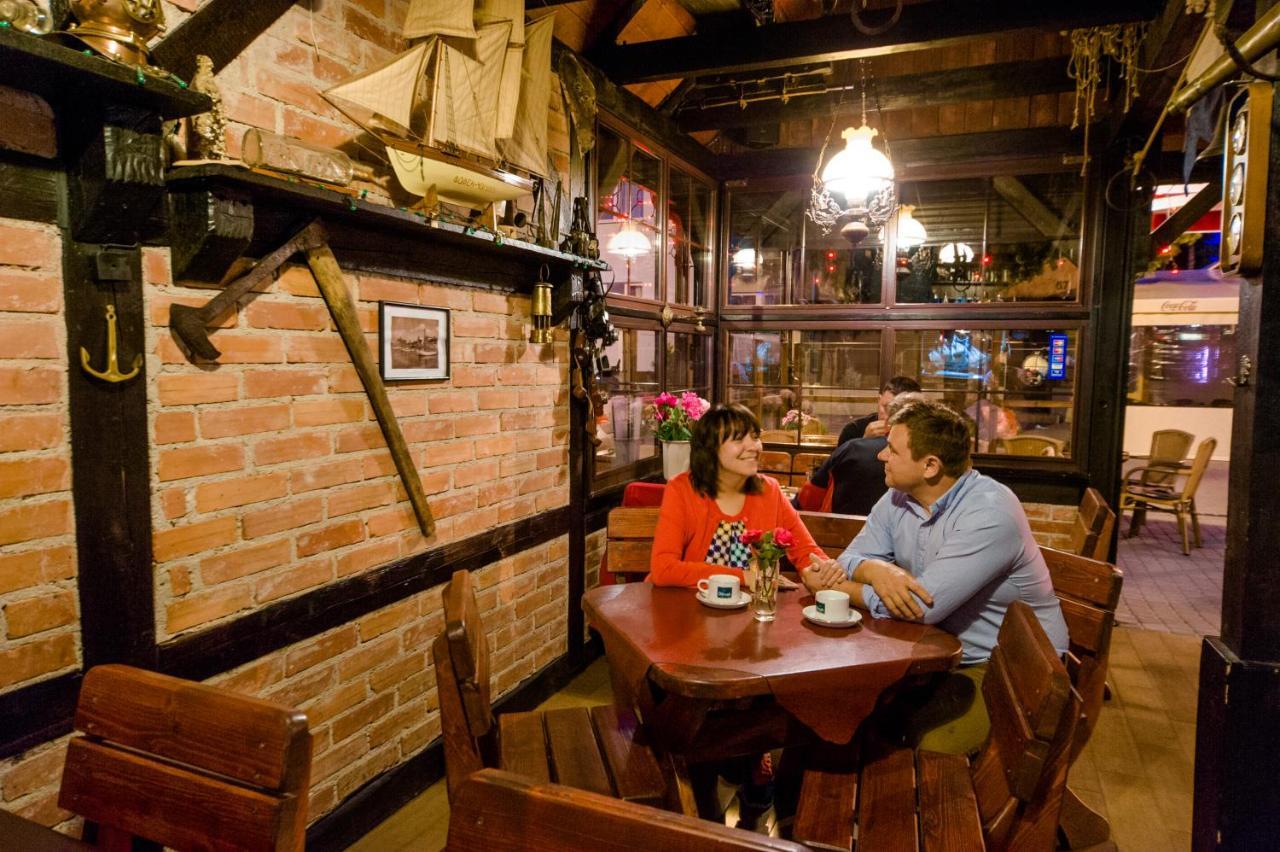 הל Villa & Restaurant Admiral Nelson מראה חיצוני תמונה