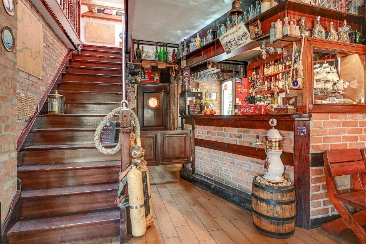 הל Villa & Restaurant Admiral Nelson מראה חיצוני תמונה