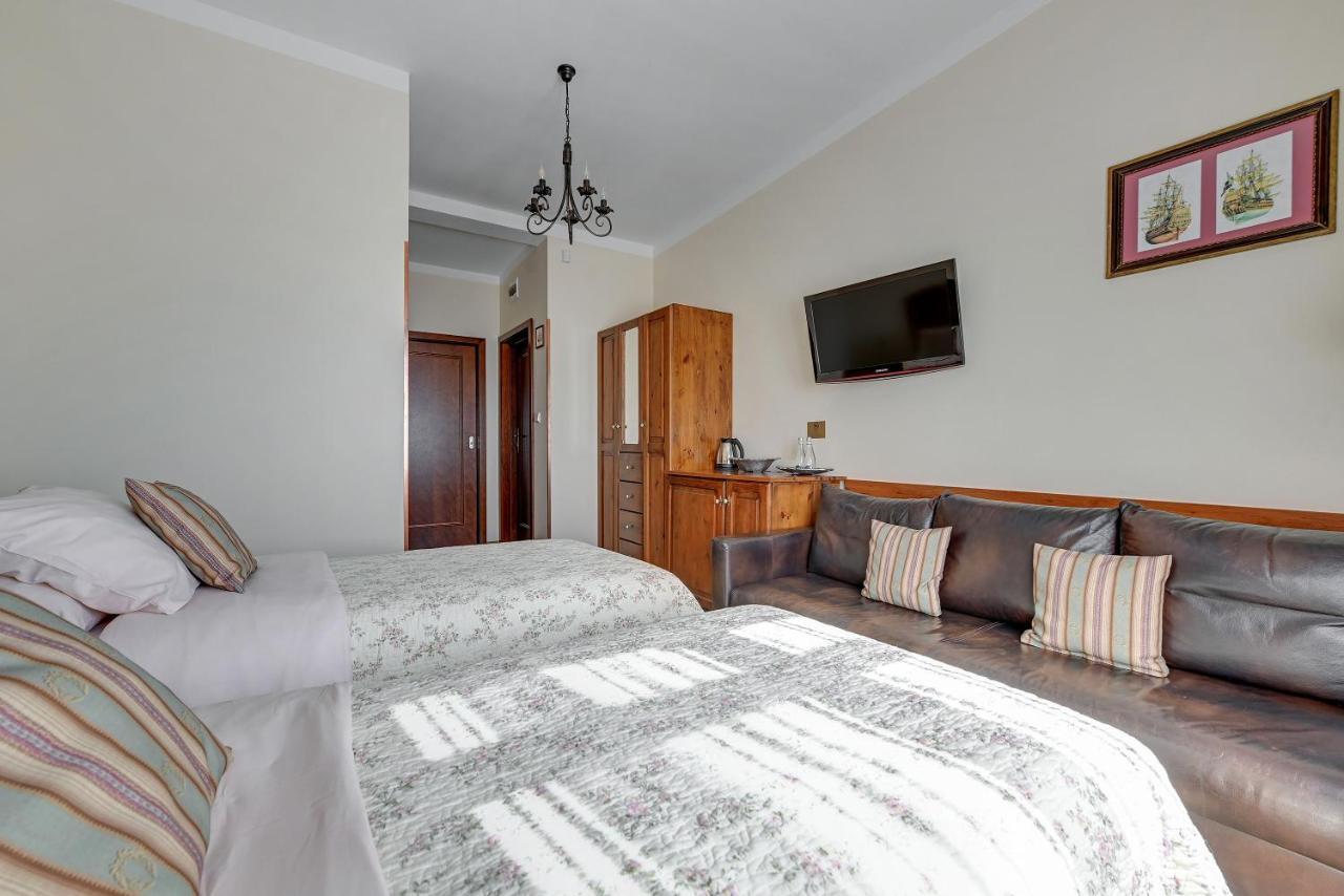 הל Villa & Restaurant Admiral Nelson מראה חיצוני תמונה