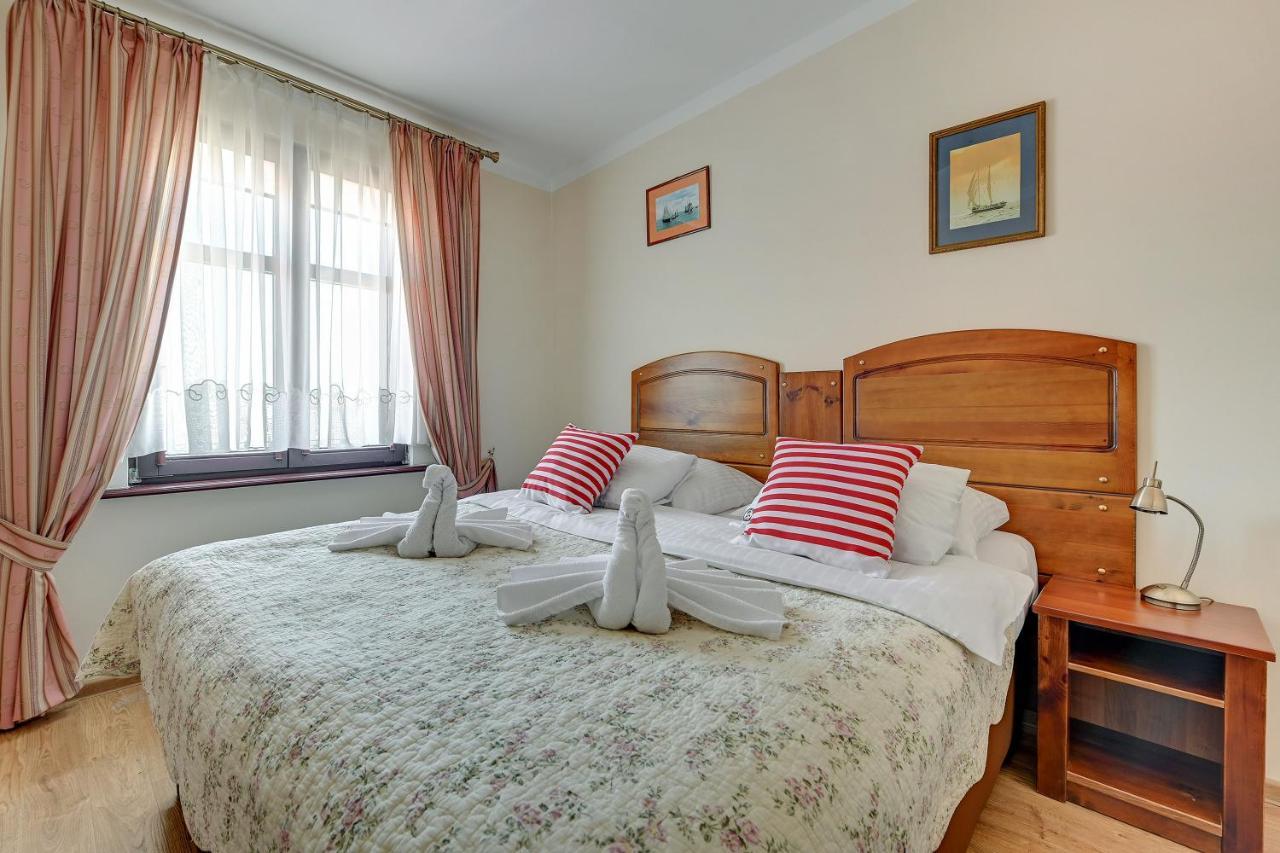 הל Villa & Restaurant Admiral Nelson מראה חיצוני תמונה