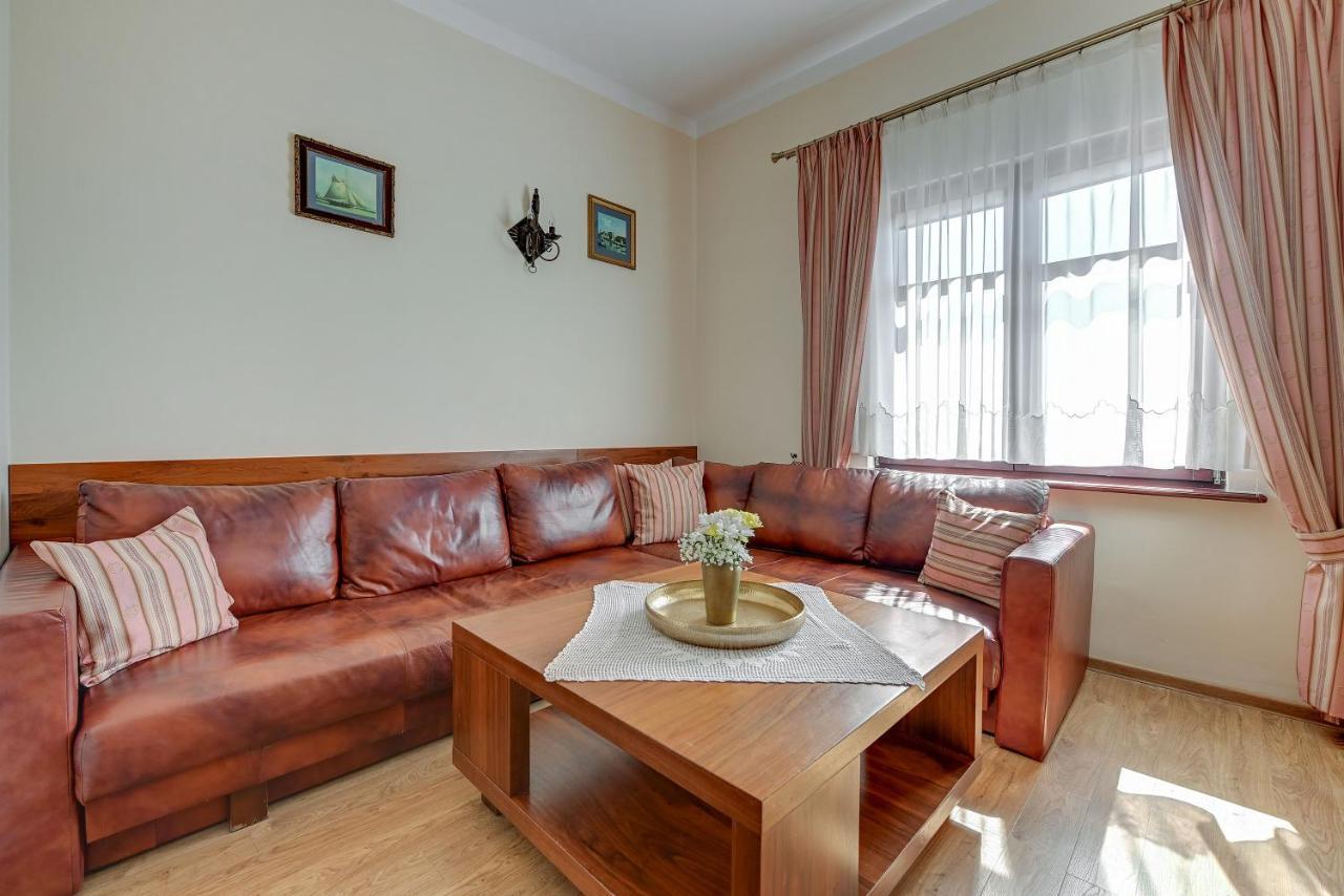 הל Villa & Restaurant Admiral Nelson מראה חיצוני תמונה