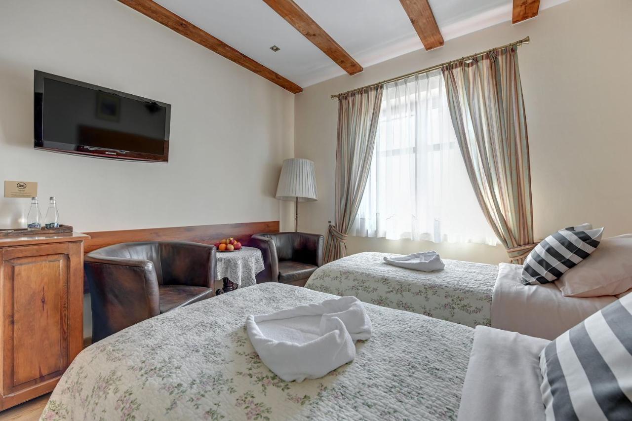 הל Villa & Restaurant Admiral Nelson מראה חיצוני תמונה