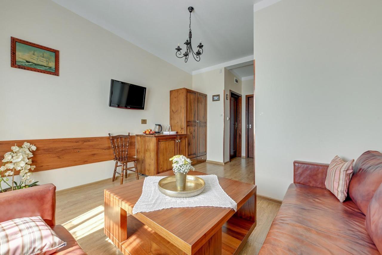 הל Villa & Restaurant Admiral Nelson מראה חיצוני תמונה