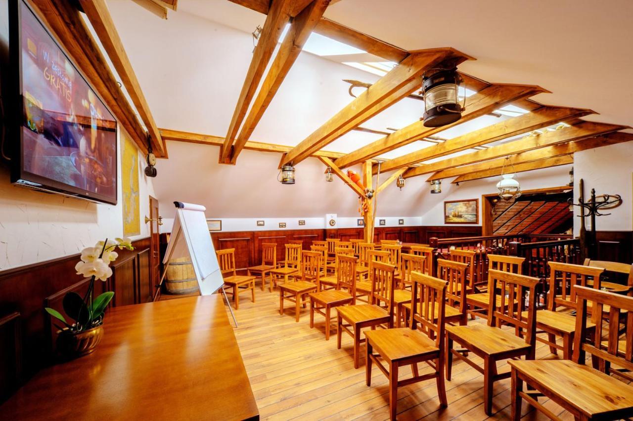 הל Villa & Restaurant Admiral Nelson מראה חיצוני תמונה
