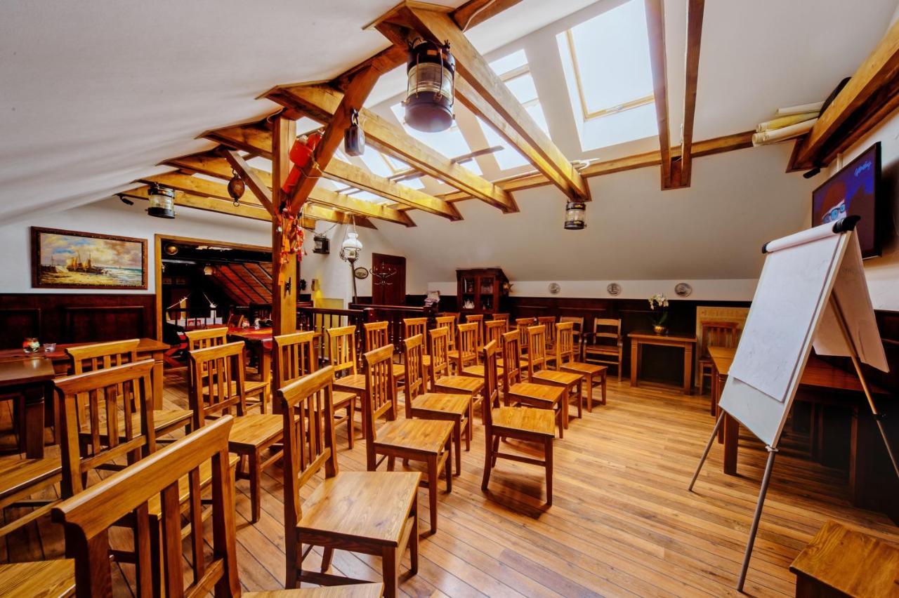 הל Villa & Restaurant Admiral Nelson מראה חיצוני תמונה