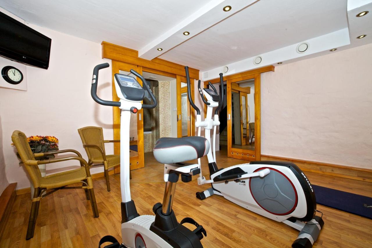 הל Villa & Restaurant Admiral Nelson מראה חיצוני תמונה