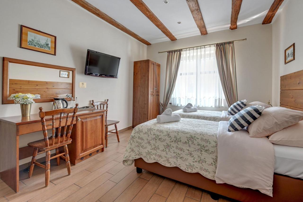 הל Villa & Restaurant Admiral Nelson מראה חיצוני תמונה