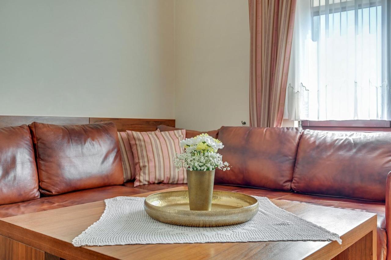 הל Villa & Restaurant Admiral Nelson מראה חיצוני תמונה