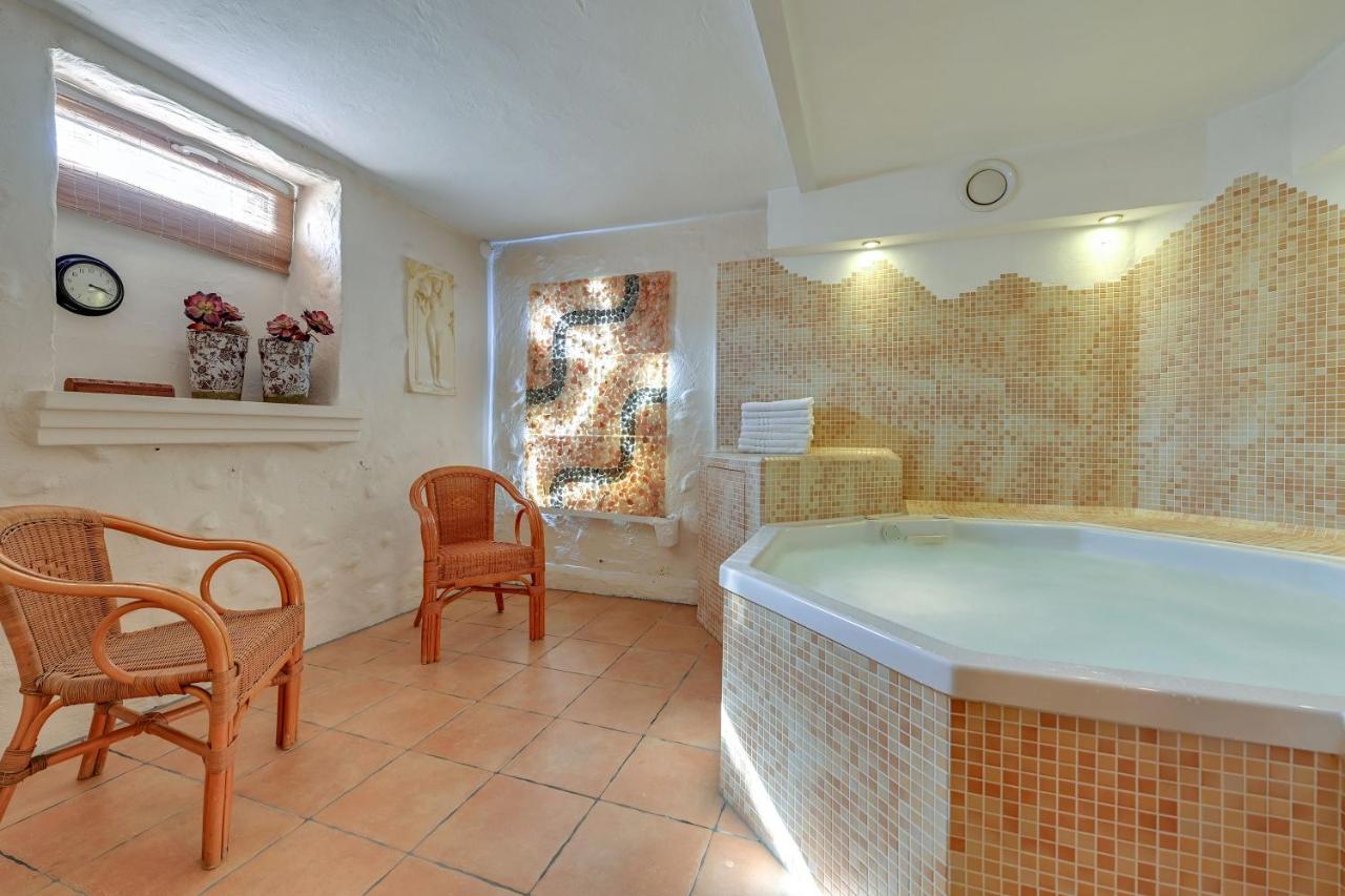 הל Villa & Restaurant Admiral Nelson מראה חיצוני תמונה