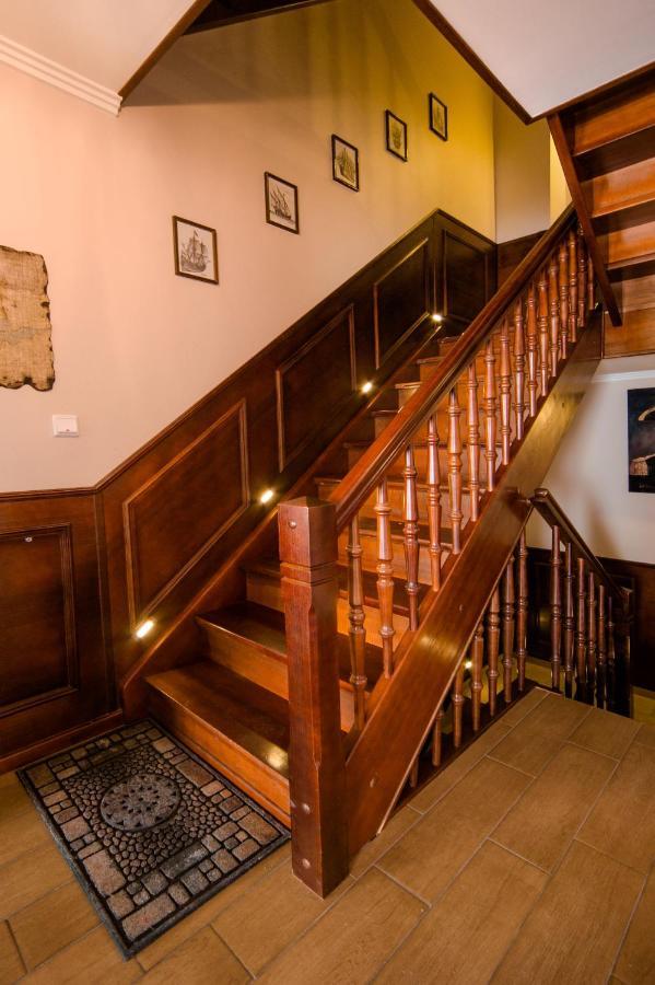 הל Villa & Restaurant Admiral Nelson מראה חיצוני תמונה
