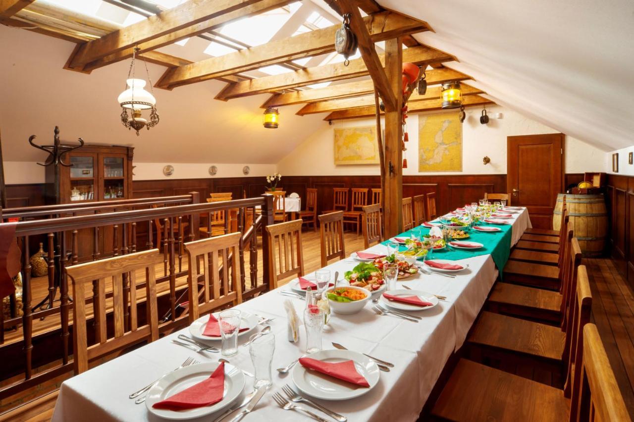 הל Villa & Restaurant Admiral Nelson מראה חיצוני תמונה