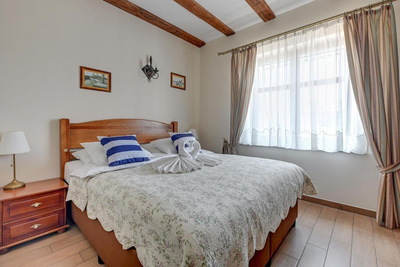 הל Villa & Restaurant Admiral Nelson מראה חיצוני תמונה
